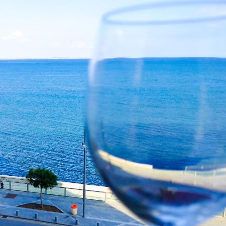 Flirty Flamingo Seaview Seafront Apartment ลาร์นาคา ภายนอก รูปภาพ