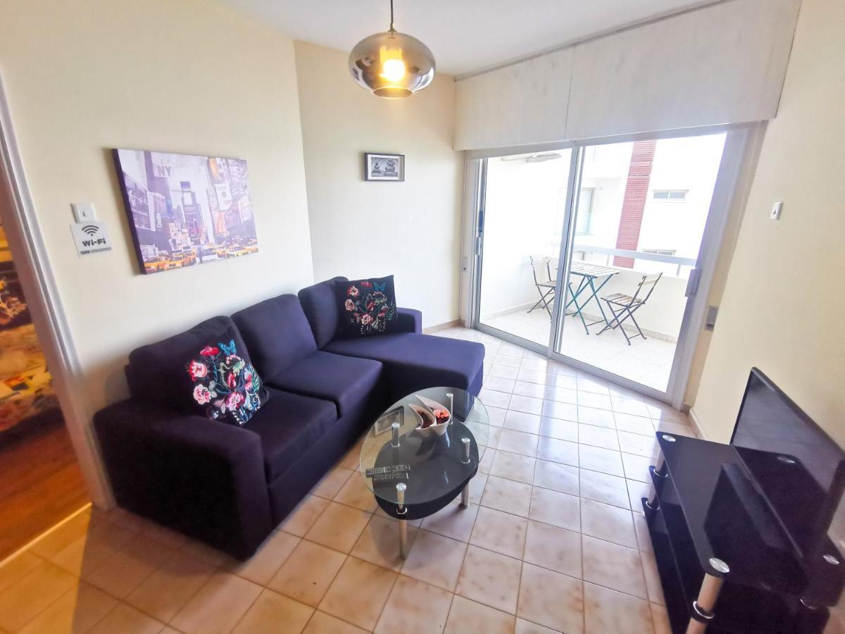 Flirty Flamingo Seaview Seafront Apartment ลาร์นาคา ภายนอก รูปภาพ