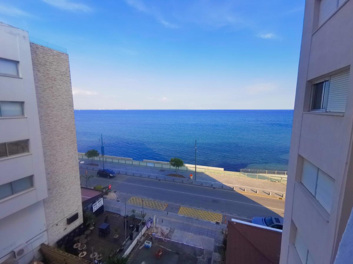 Flirty Flamingo Seaview Seafront Apartment ลาร์นาคา ภายนอก รูปภาพ